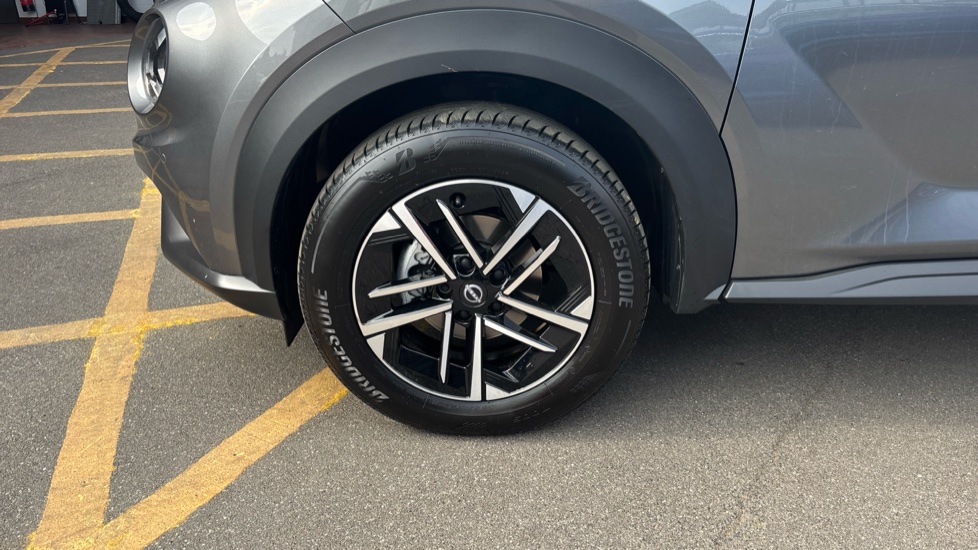 Nissan Juke 1.0 DiG-T N-Connecta 5dr Petrol Hatchback - Image 39