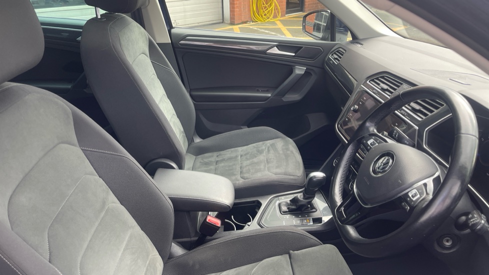 Volkswagen Tiguan 1.5 TSi EVO 150 SEL 5dr DSG Petrol Estate - Image 40