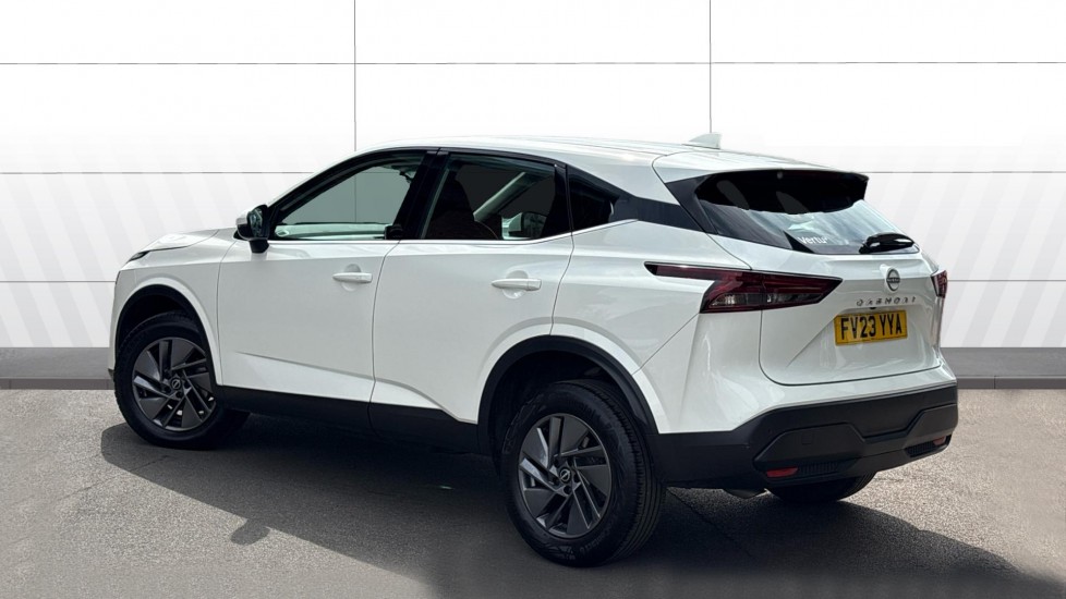 Nissan Qashqai 1.3 DiG-T MH Acenta Premium 5dr Petrol Hatchback - Image 2