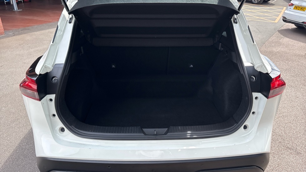 Nissan Qashqai 1.3 DiG-T MH Acenta Premium 5dr Petrol Hatchback - Image 4