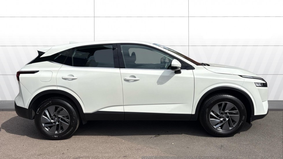 Nissan Qashqai 1.3 DiG-T MH Acenta Premium 5dr Petrol Hatchback - Image 5