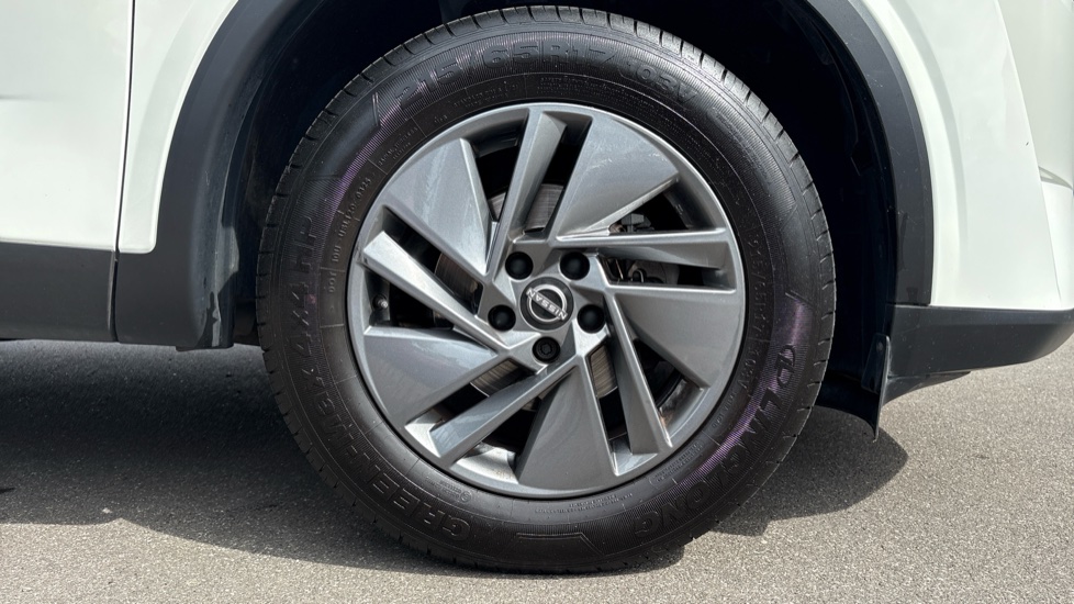 Nissan Qashqai 1.3 DiG-T MH Acenta Premium 5dr Petrol Hatchback - Image 7