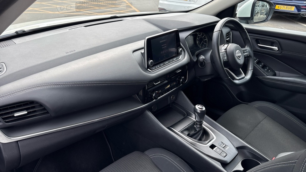 Nissan Qashqai 1.3 DiG-T MH Acenta Premium 5dr Petrol Hatchback - Image 9