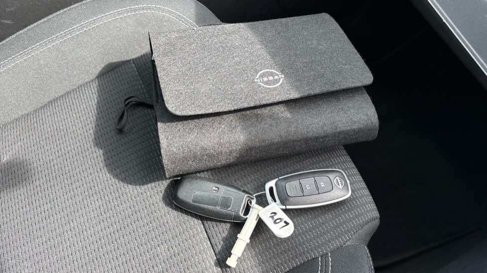 Nissan Qashqai 1.3 DiG-T MH Acenta Premium 5dr Petrol Hatchback - Image 20