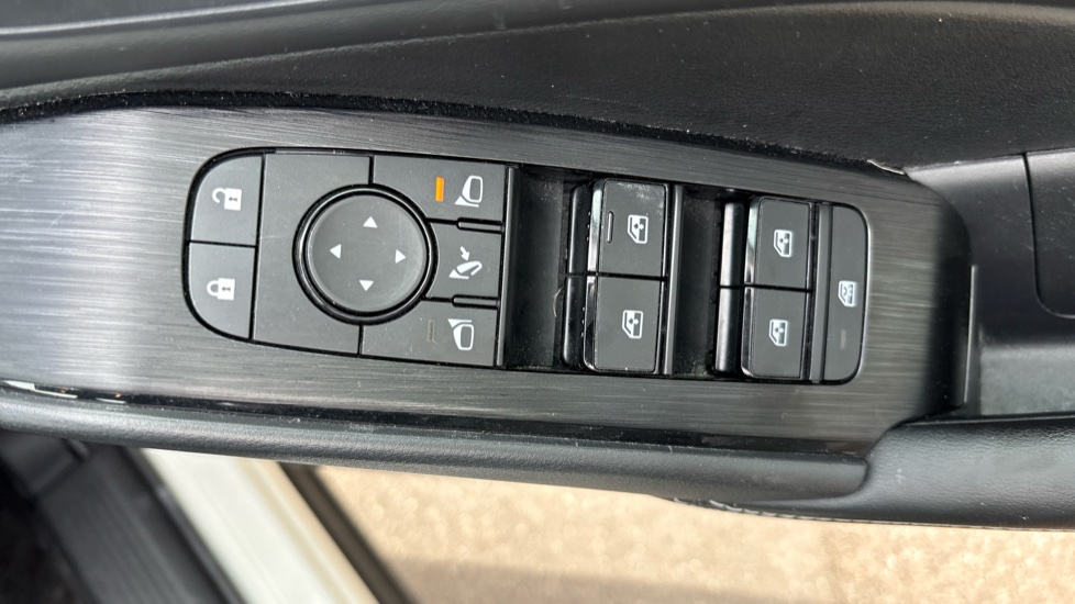 Nissan Qashqai 1.3 DiG-T MH Acenta Premium 5dr Petrol Hatchback - Image 39