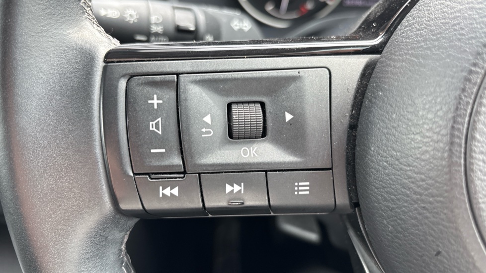 Nissan Qashqai 1.3 DiG-T MH Acenta Premium 5dr Petrol Hatchback - Image 44