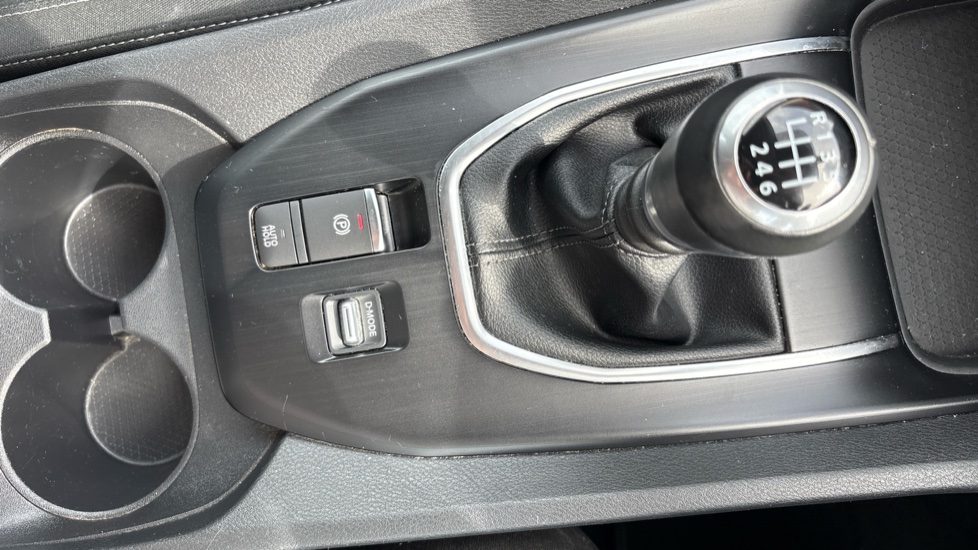 Nissan Qashqai 1.3 DiG-T MH Acenta Premium 5dr Petrol Hatchback - Image 49