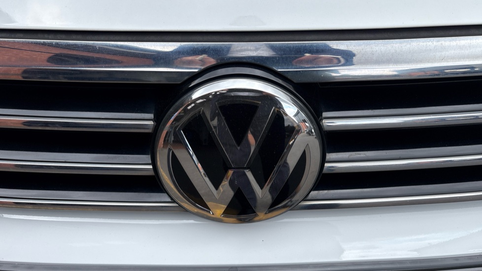 Volkswagen Passat 2.0 TDI GT 5dr DSG [Panoramic Roof] [7 Speed] Diesel Estate - Image 8