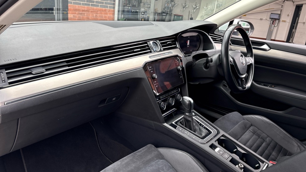 Volkswagen Passat 2.0 TDI GT 5dr DSG [Panoramic Roof] [7 Speed] Diesel Estate - Image 9