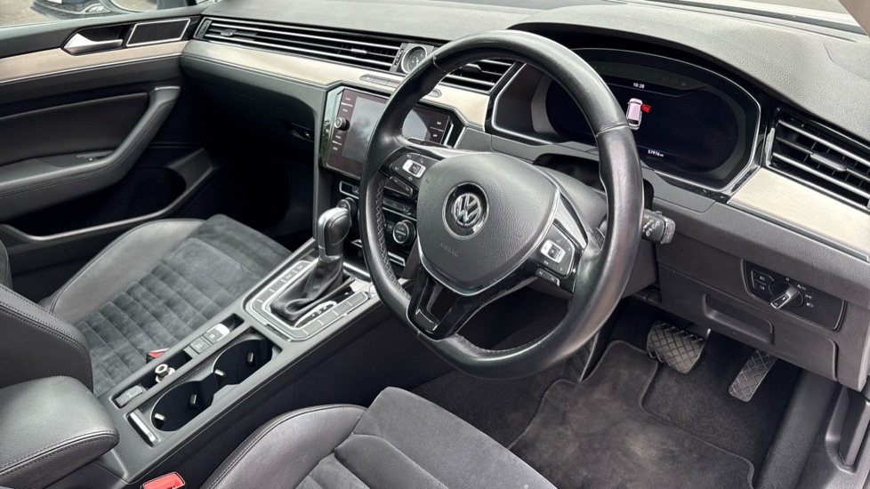 Volkswagen Passat 2.0 TDI GT 5dr DSG [Panoramic Roof] [7 Speed] Diesel Estate - Image 11