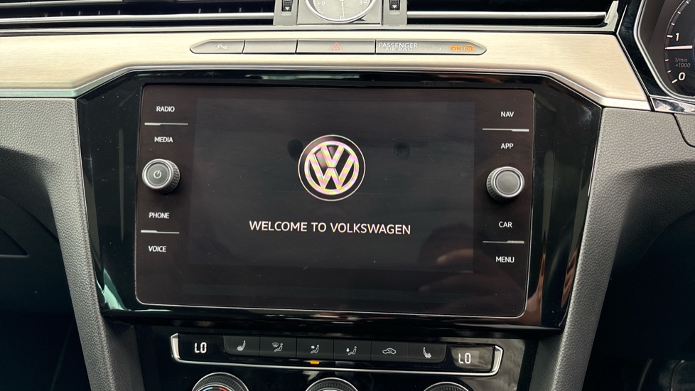 Volkswagen Passat 2.0 TDI GT 5dr DSG [Panoramic Roof] [7 Speed] Diesel Estate - Image 12