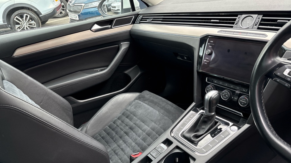 Volkswagen Passat 2.0 TDI GT 5dr DSG [Panoramic Roof] [7 Speed] Diesel Estate - Image 14