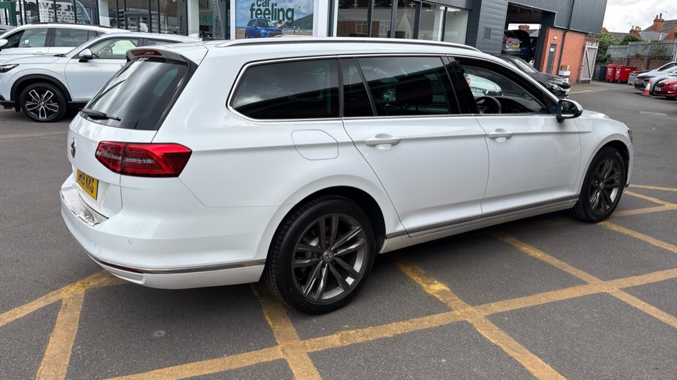 Volkswagen Passat 2.0 TDI GT 5dr DSG [Panoramic Roof] [7 Speed] Diesel Estate - Image 24