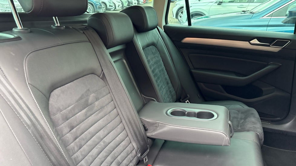 Volkswagen Passat 2.0 TDI GT 5dr DSG [Panoramic Roof] [7 Speed] Diesel Estate - Image 29