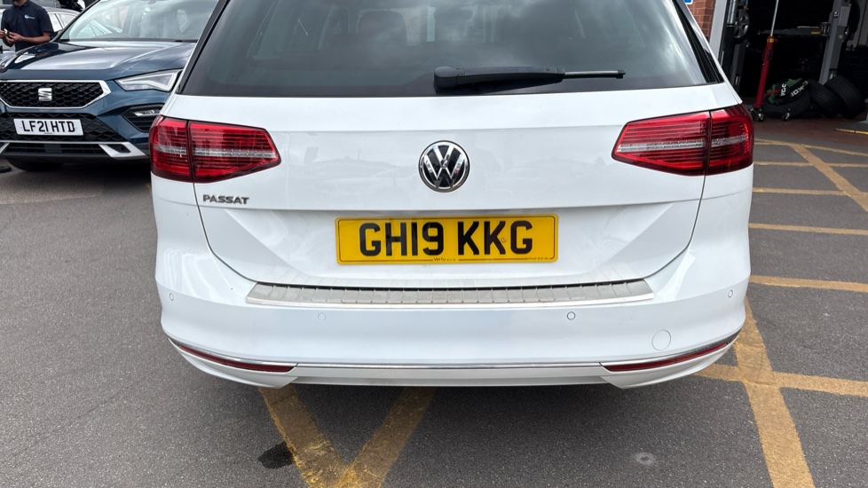 Volkswagen Passat 2.0 TDI GT 5dr DSG [Panoramic Roof] [7 Speed] Diesel Estate - Image 32