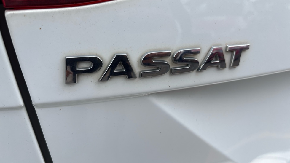 Volkswagen Passat 2.0 TDI GT 5dr DSG [Panoramic Roof] [7 Speed] Diesel Estate - Image 33