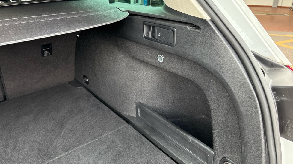 Volkswagen Passat 2.0 TDI GT 5dr DSG [Panoramic Roof] [7 Speed] Diesel Estate - Image 35