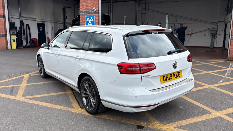 Volkswagen Passat 2.0 TDI GT 5dr DSG [Panoramic Roof] [7 Speed] Diesel Estate - Image 41