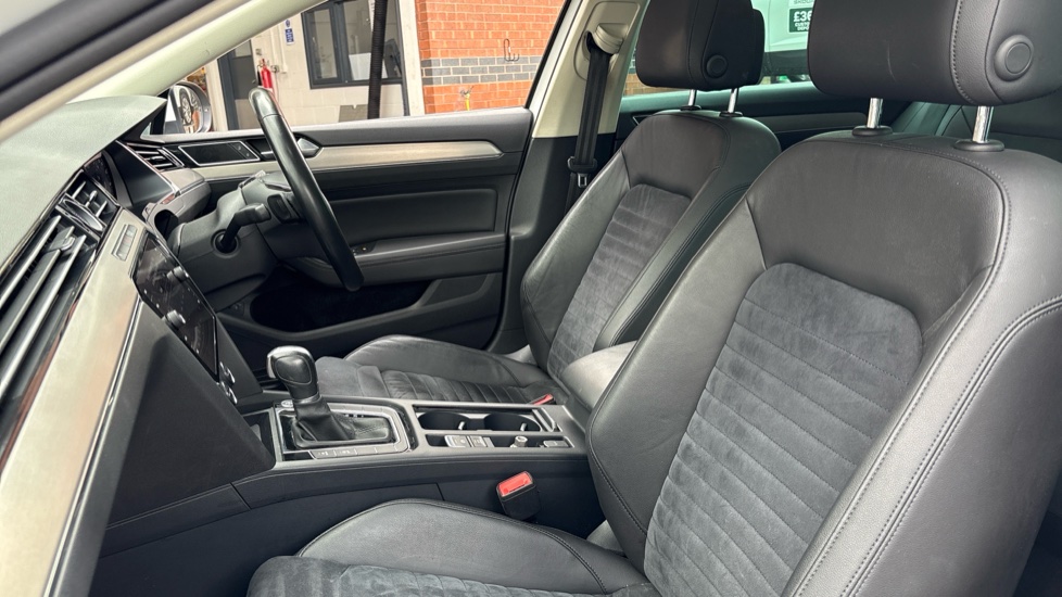 Volkswagen Passat 2.0 TDI GT 5dr DSG [Panoramic Roof] [7 Speed] Diesel Estate - Image 47