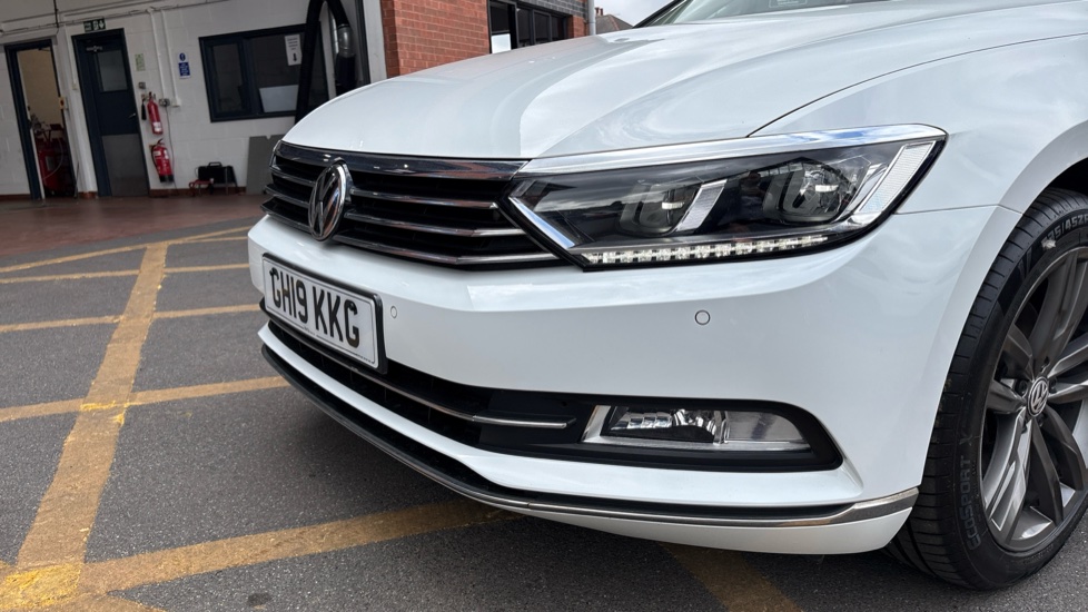 Volkswagen Passat 2.0 TDI GT 5dr DSG [Panoramic Roof] [7 Speed] Diesel Estate - Image 52