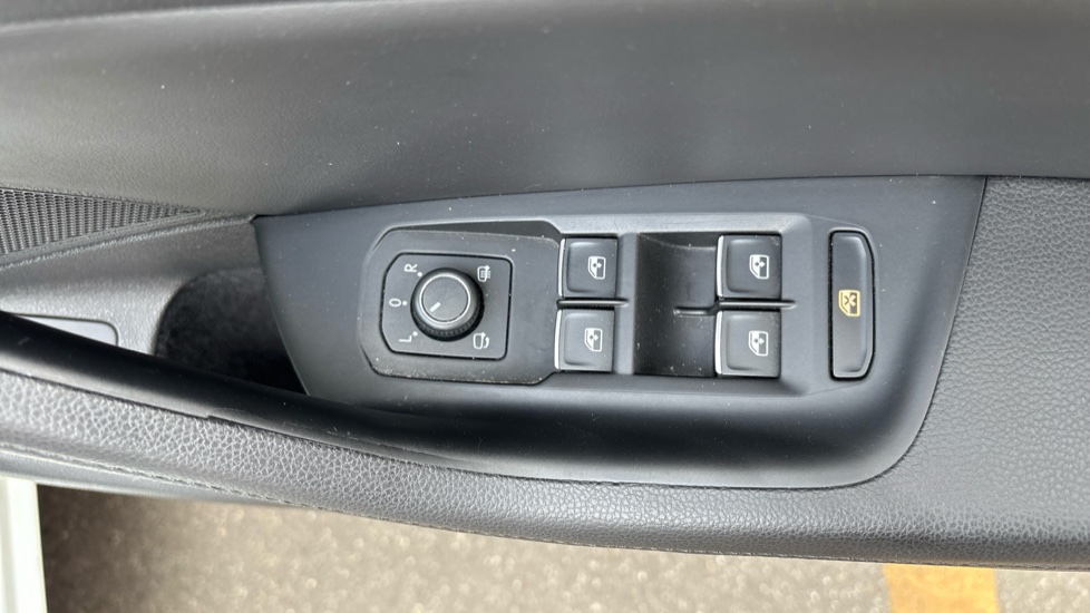 Volkswagen Passat 2.0 TDI GT 5dr DSG [Panoramic Roof] [7 Speed] Diesel Estate - Image 56