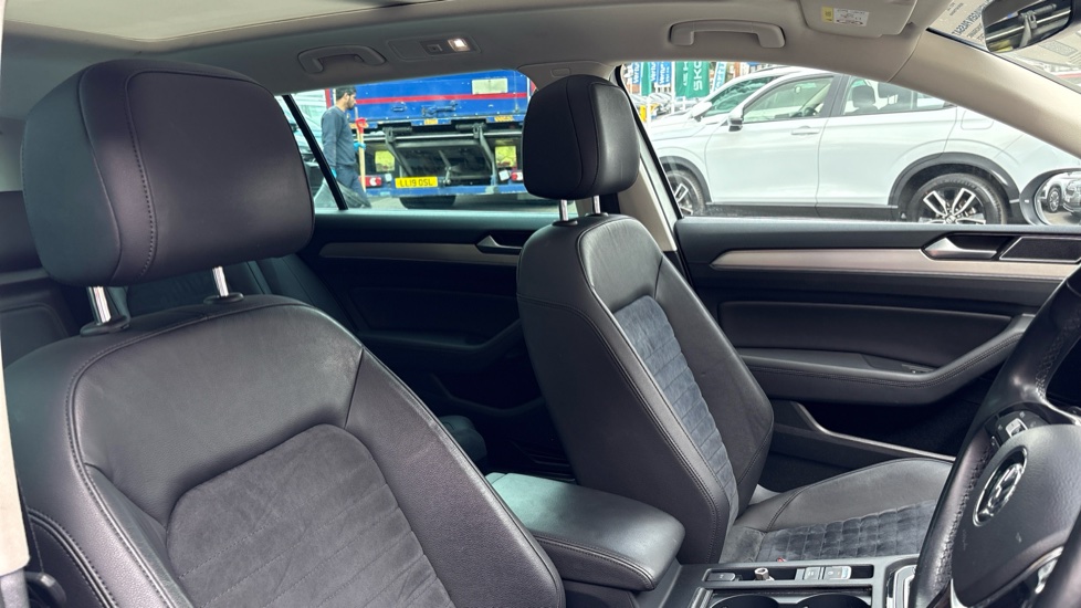 Volkswagen Passat 2.0 TDI GT 5dr DSG [Panoramic Roof] [7 Speed] Diesel Estate - Image 63