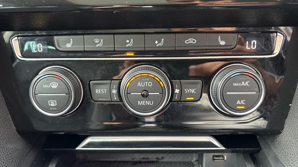 Volkswagen Passat 2.0 TDI GT 5dr DSG [Panoramic Roof] [7 Speed] Diesel Estate - Image 76