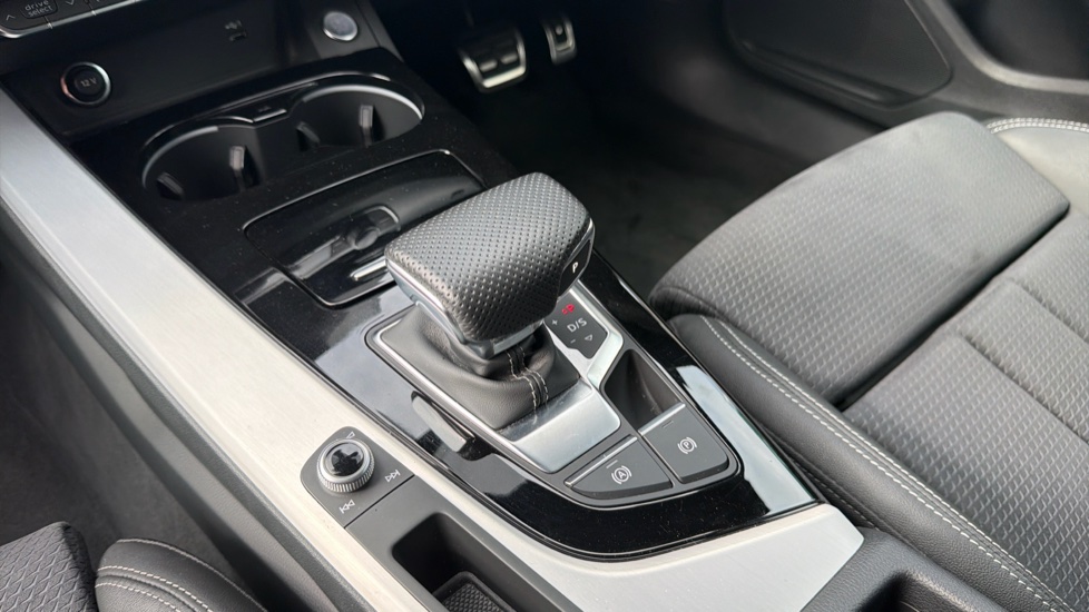 Audi A4 35 TFSI S Line 4dr S Tronic Petrol Saloon - Image 13