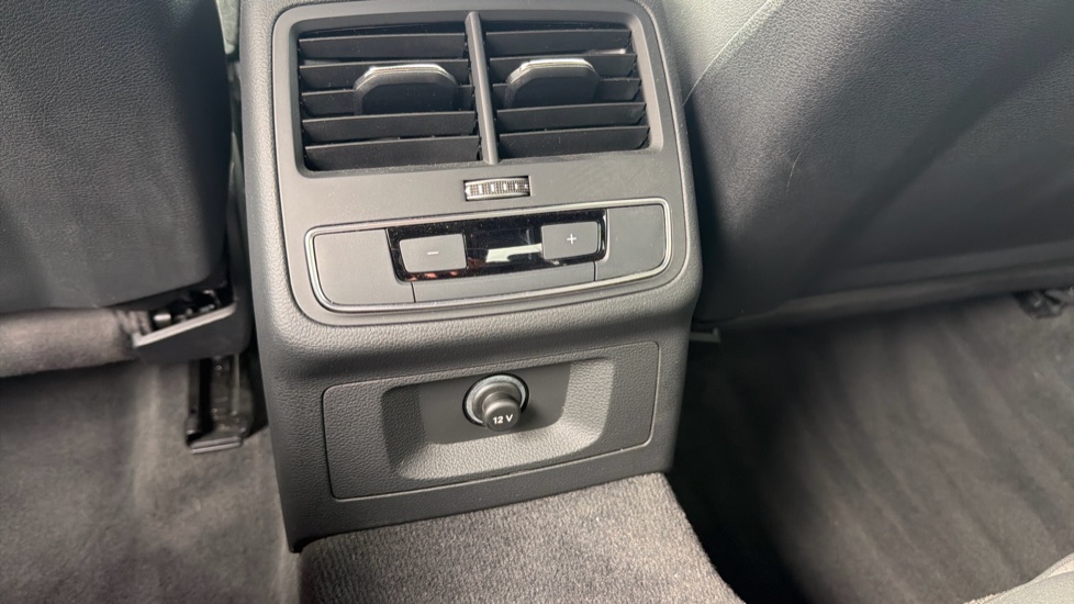 Audi A4 35 TFSI S Line 4dr S Tronic Petrol Saloon - Image 32