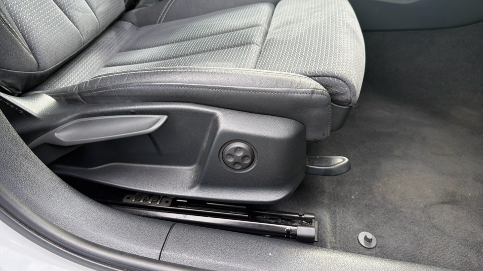 Audi A4 35 TFSI S Line 4dr S Tronic Petrol Saloon - Image 56