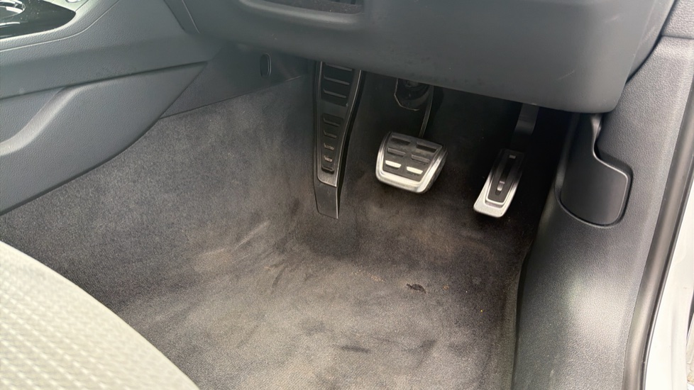 Audi A4 35 TFSI S Line 4dr S Tronic Petrol Saloon - Image 57