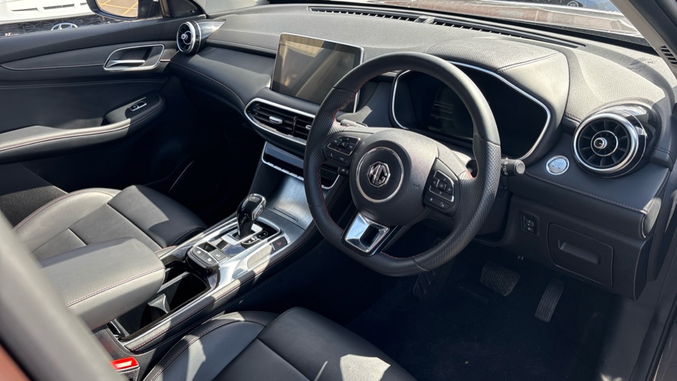 MG HS 1.5 T-GDI SE 5dr DCT Petrol Hatchback - Image 11
