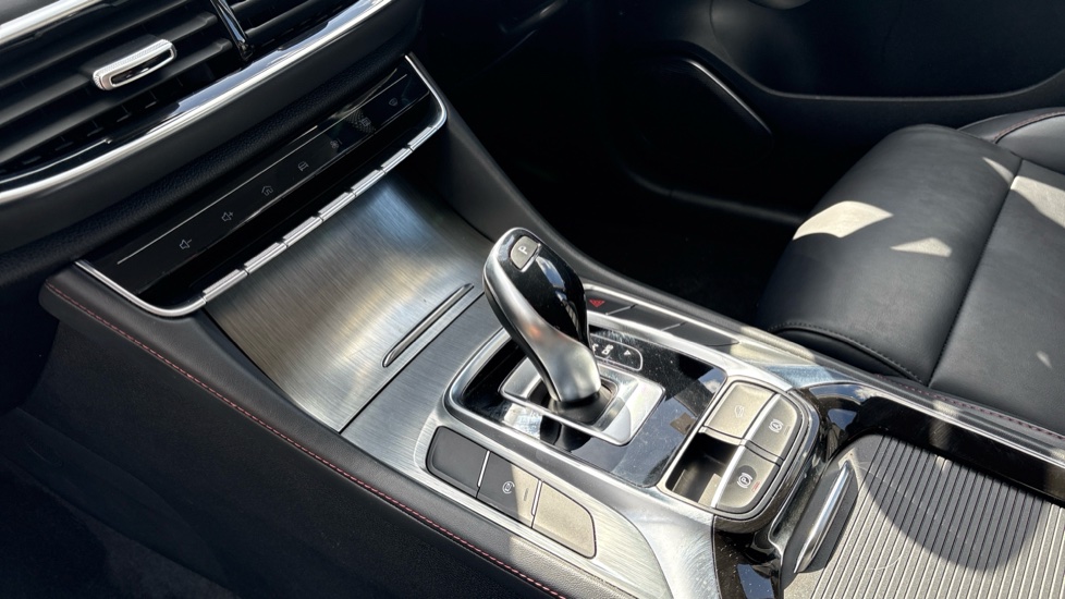MG HS 1.5 T-GDI SE 5dr DCT Petrol Hatchback - Image 13