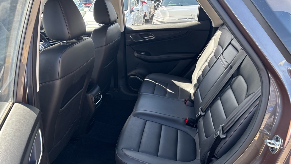 MG HS 1.5 T-GDI SE 5dr DCT Petrol Hatchback - Image 16