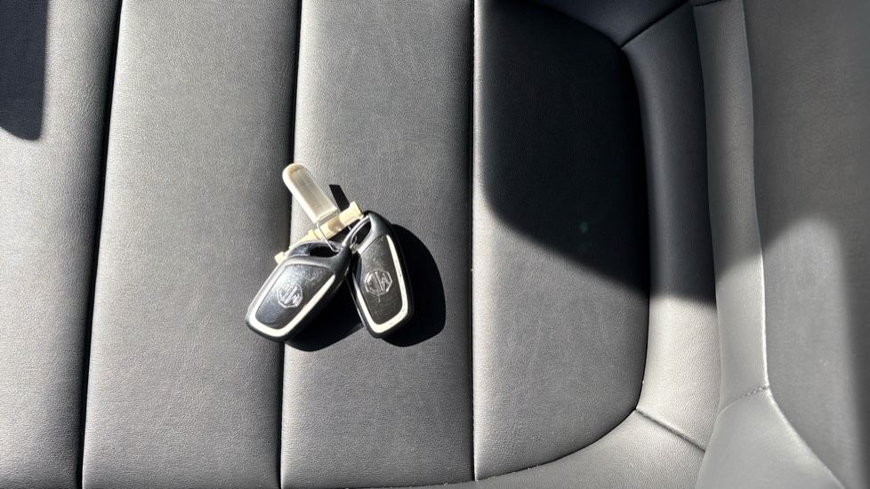 MG HS 1.5 T-GDI SE 5dr DCT Petrol Hatchback - Image 20