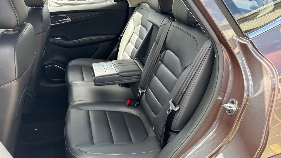 MG HS 1.5 T-GDI SE 5dr DCT Petrol Hatchback - Image 27