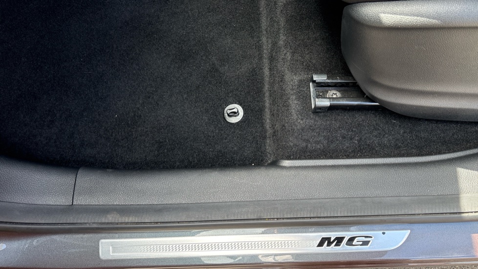 MG HS 1.5 T-GDI SE 5dr DCT Petrol Hatchback - Image 28
