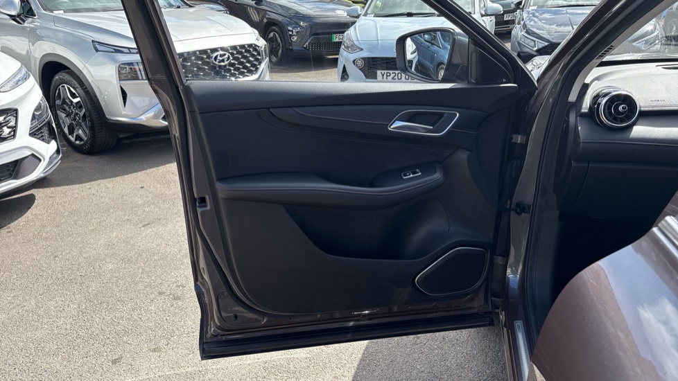 MG HS 1.5 T-GDI SE 5dr DCT Petrol Hatchback - Image 29