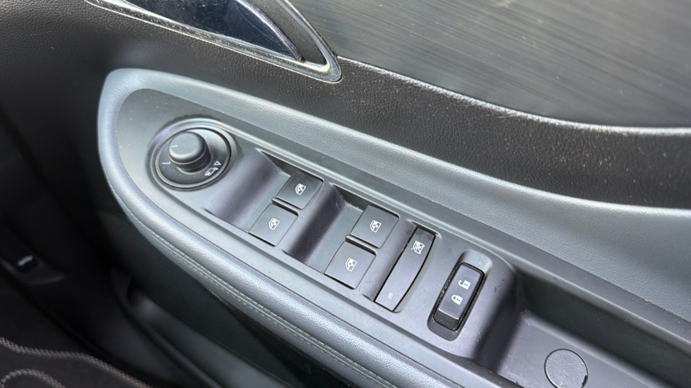 Vauxhall Mokka 1.4T SE 5dr Auto Petrol Hatchback - Image 37