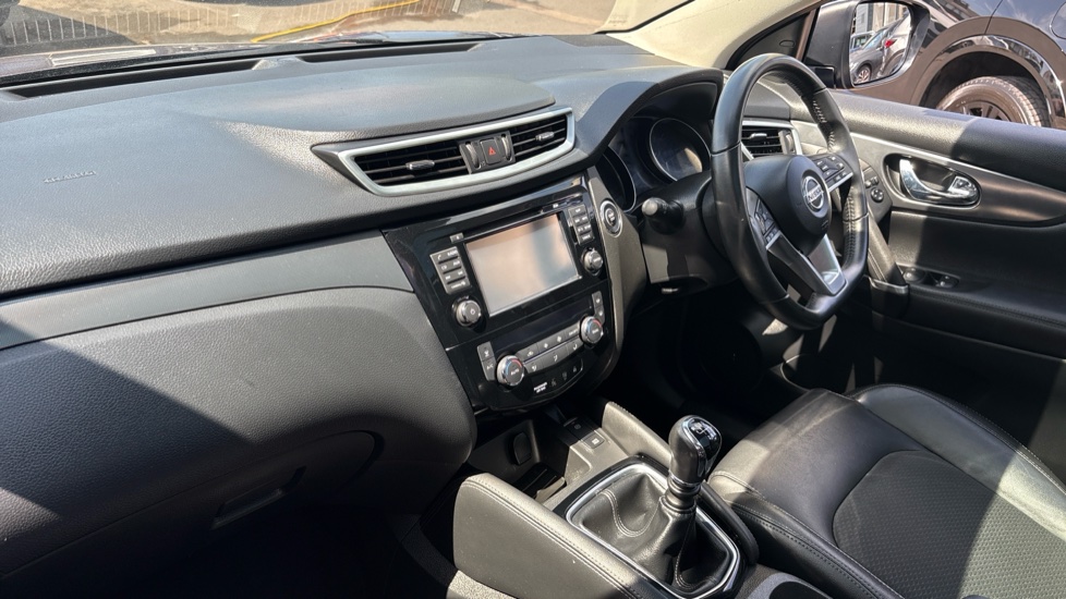 Nissan Qashqai 1.2 DiG-T Tekna 5dr Petrol Hatchback - Image 9