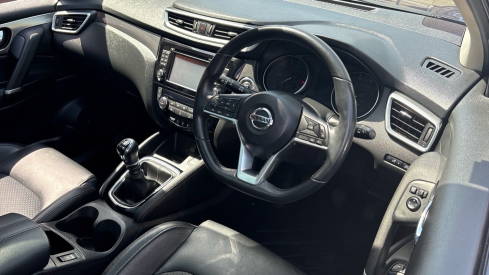 Nissan Qashqai 1.2 DiG-T Tekna 5dr Petrol Hatchback - Image 11