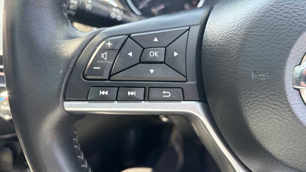 Nissan Qashqai 1.2 DiG-T Tekna 5dr Petrol Hatchback - Image 25