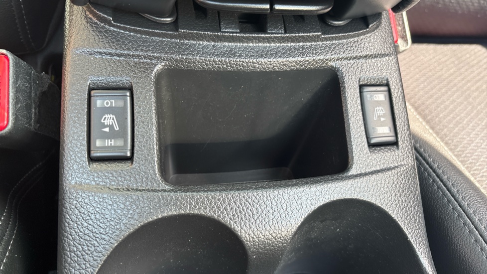 Nissan Qashqai 1.2 DiG-T Tekna 5dr Petrol Hatchback - Image 31