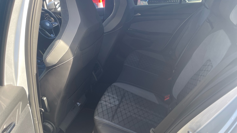 Volkswagen Golf 1.5 eTSI 150 R-Line 5dr DSG Petrol Hatchback - Image 16
