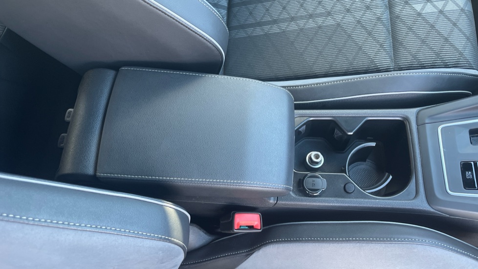 Volkswagen Golf 1.5 eTSI 150 R-Line 5dr DSG Petrol Hatchback - Image 34