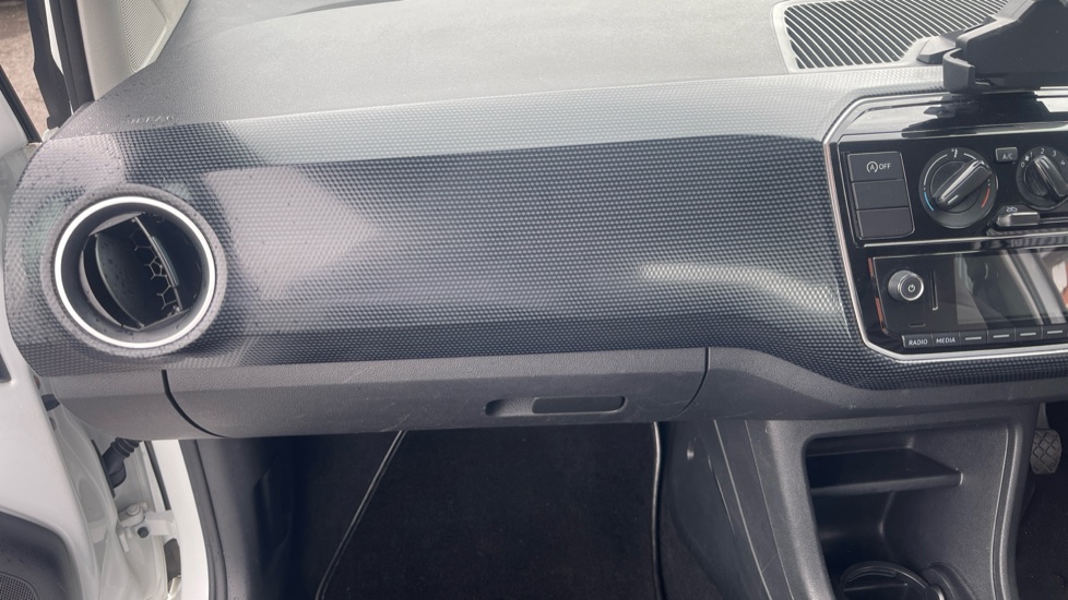 Volkswagen Up 1.0 65PS Up 3dr Petrol Hatchback - Image 31
