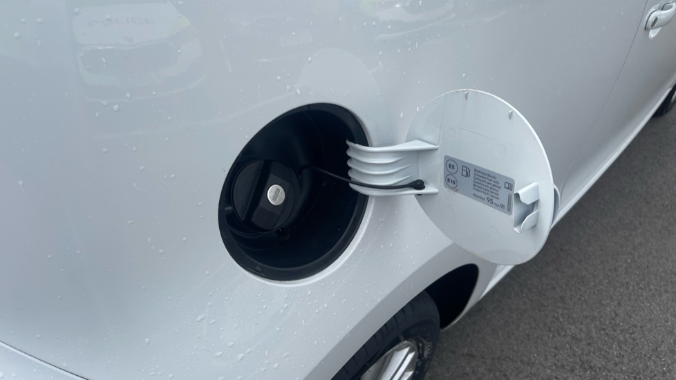 Volkswagen Up 1.0 65PS Up 3dr Petrol Hatchback - Image 39