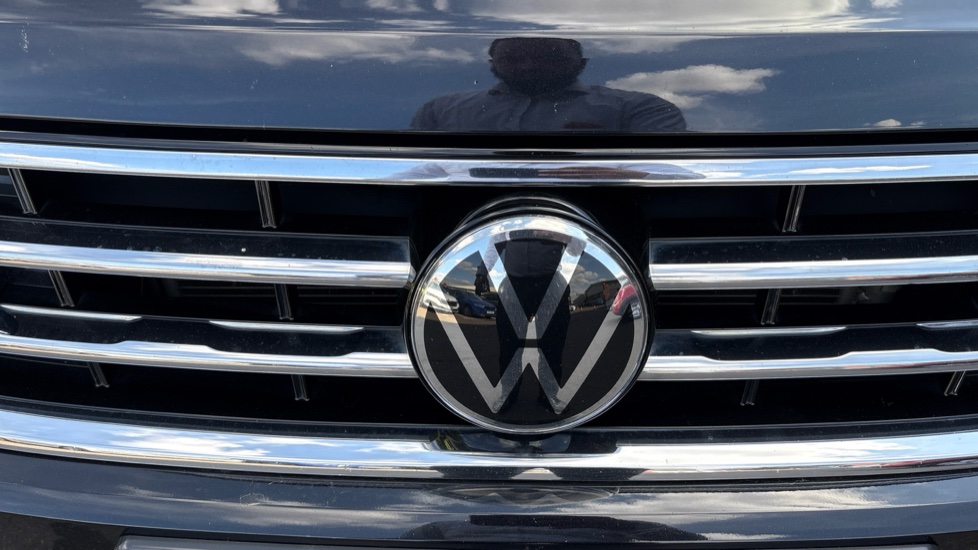 Volkswagen Tiguan 2.0 TSI 320 4Motion R 5dr DSG Petrol Estate - Image 8
