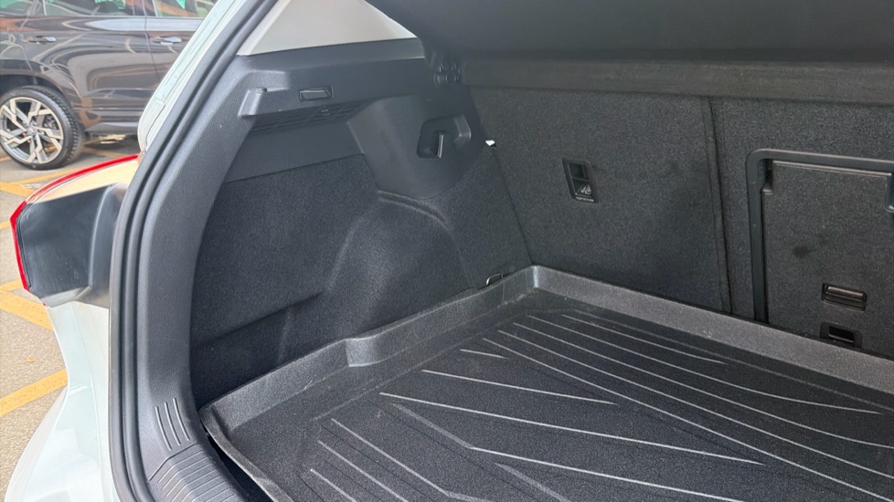 Volkswagen Golf 1.0 TSI Life 5dr Petrol Hatchback - Image 24