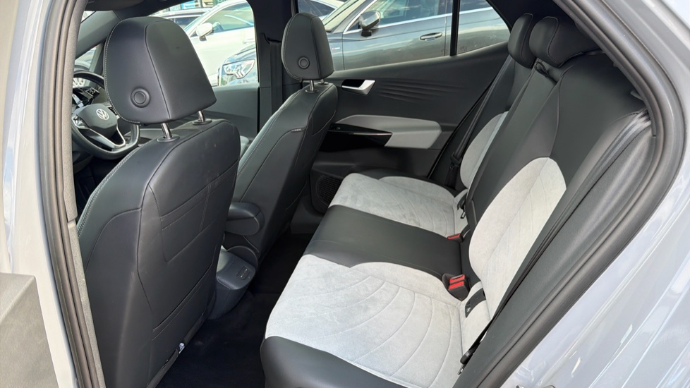 Volkswagen ID.3 150kW Max Pro Performance 58kWh 5dr Auto Electric Hatchback - Image 16